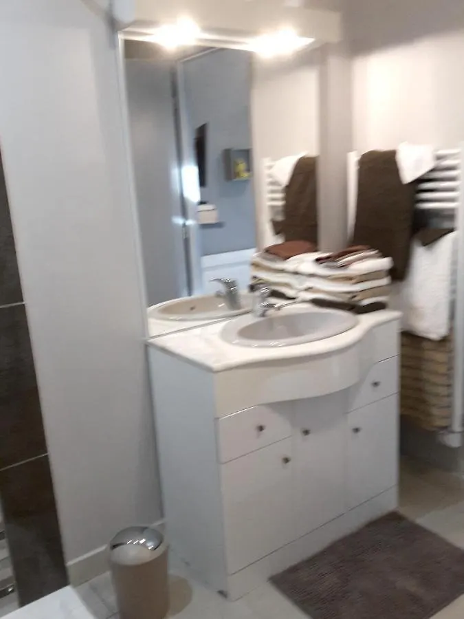 Appartement Cosy A Villeneuve Avec Jardin Prive 0*, Villeneuve-dʼAveyron