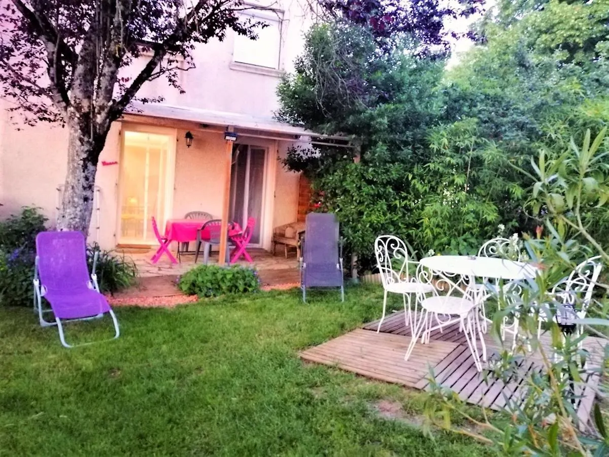 Appartement Cosy A Villeneuve Avec Jardin Prive
