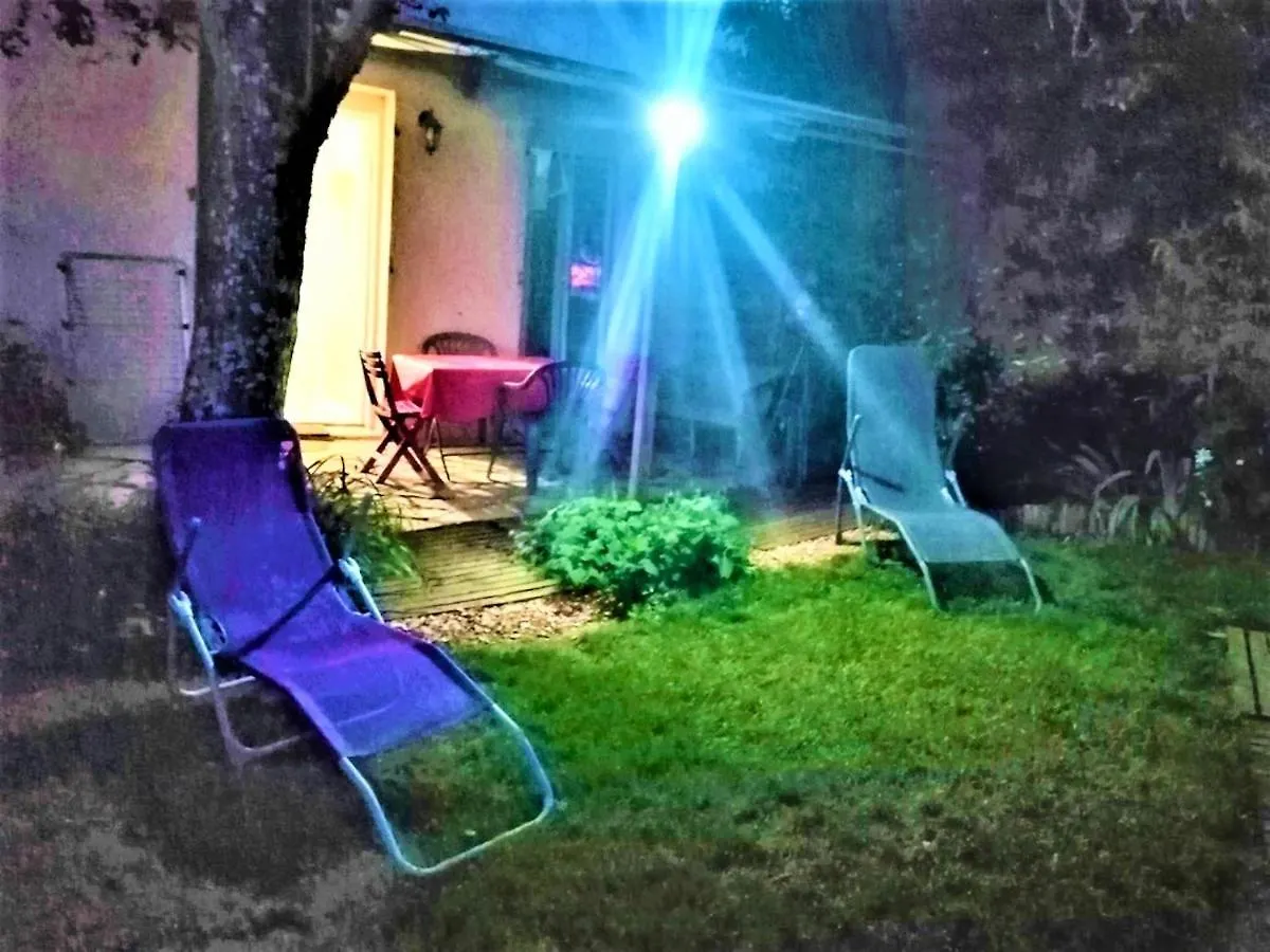 Appartement Cosy A Villeneuve Avec Jardin Prive 0*, Villeneuve-dʼAveyron فرنسا