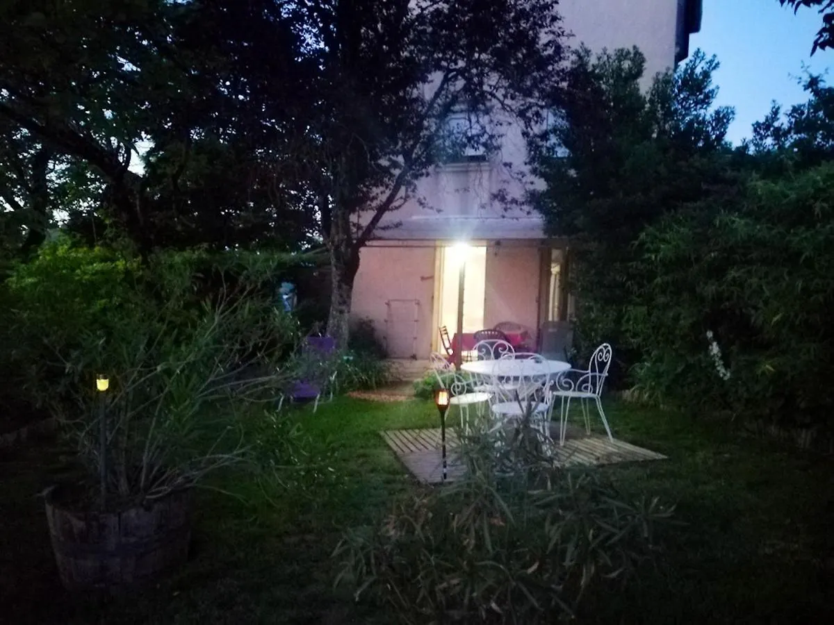 Appartement Cosy A Villeneuve Avec Jardin Prive شقة Villeneuve-dʼAveyron