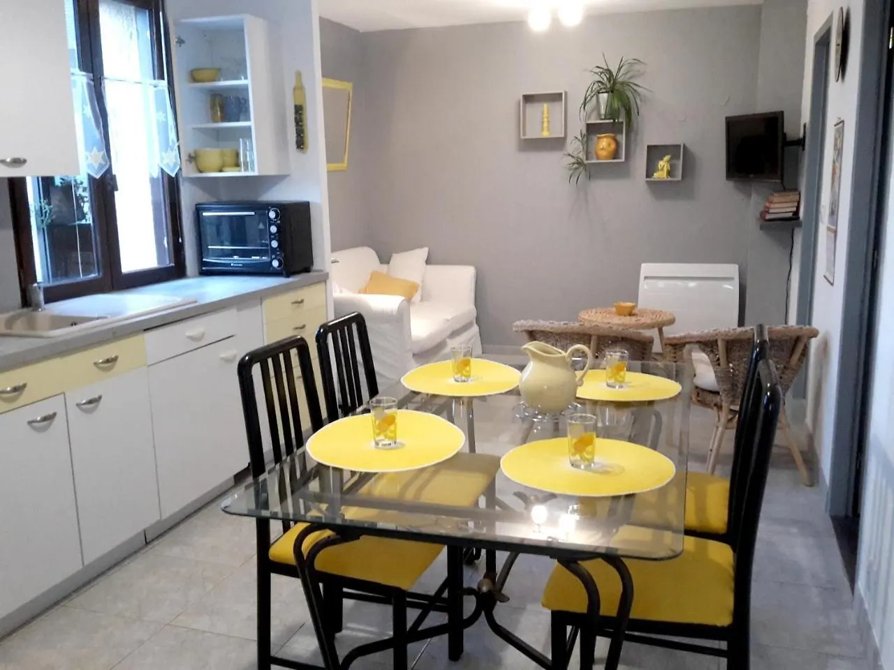 شقة Appartement Cosy A Villeneuve Avec Jardin Prive